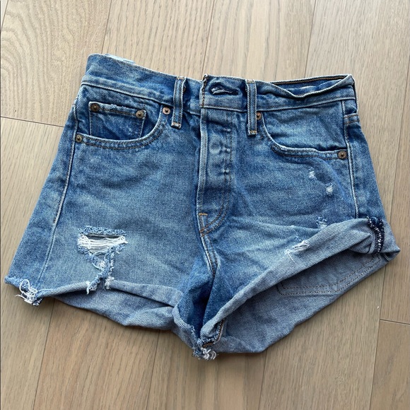 Levi’s Button Up Denim Jean Shorts (size 25) - Picture 2 of 5